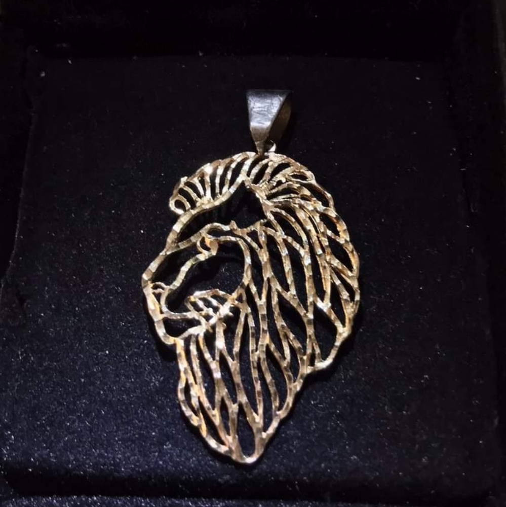 14kt gold lions head